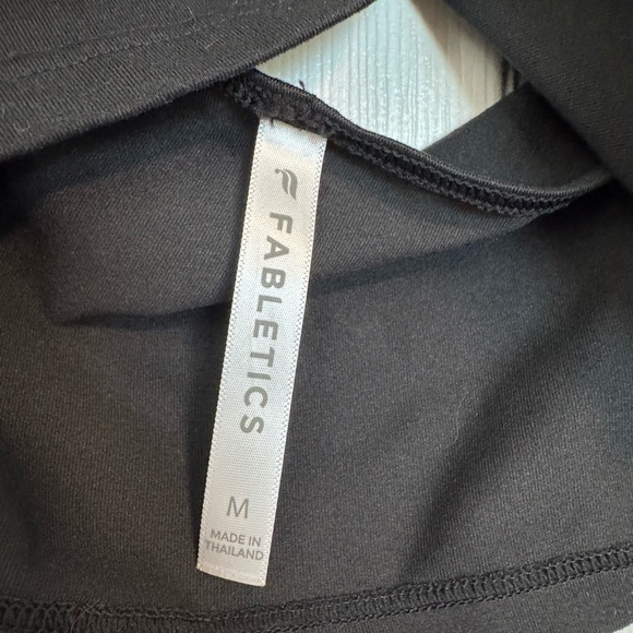 Fabletics Black Long Sleeve Crop Top - Picture 3 of 3